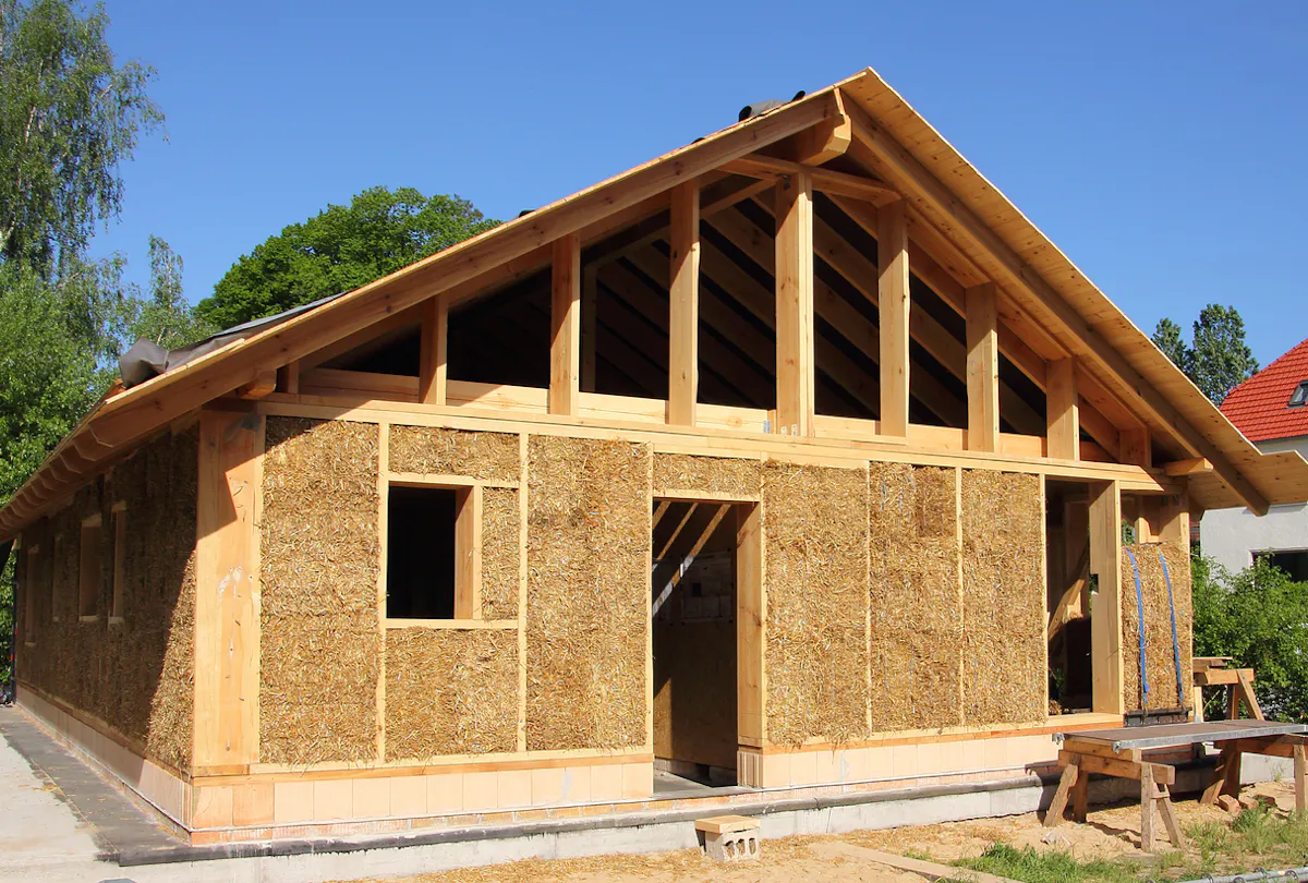 Ökologisch Bauen: Lehm, Stroh & Baubiologie für Ihr Zuhause