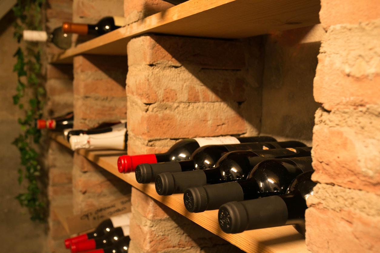 Für die Lagerung im Weinkeller, sollten die Flaschen liegend positioniert werden