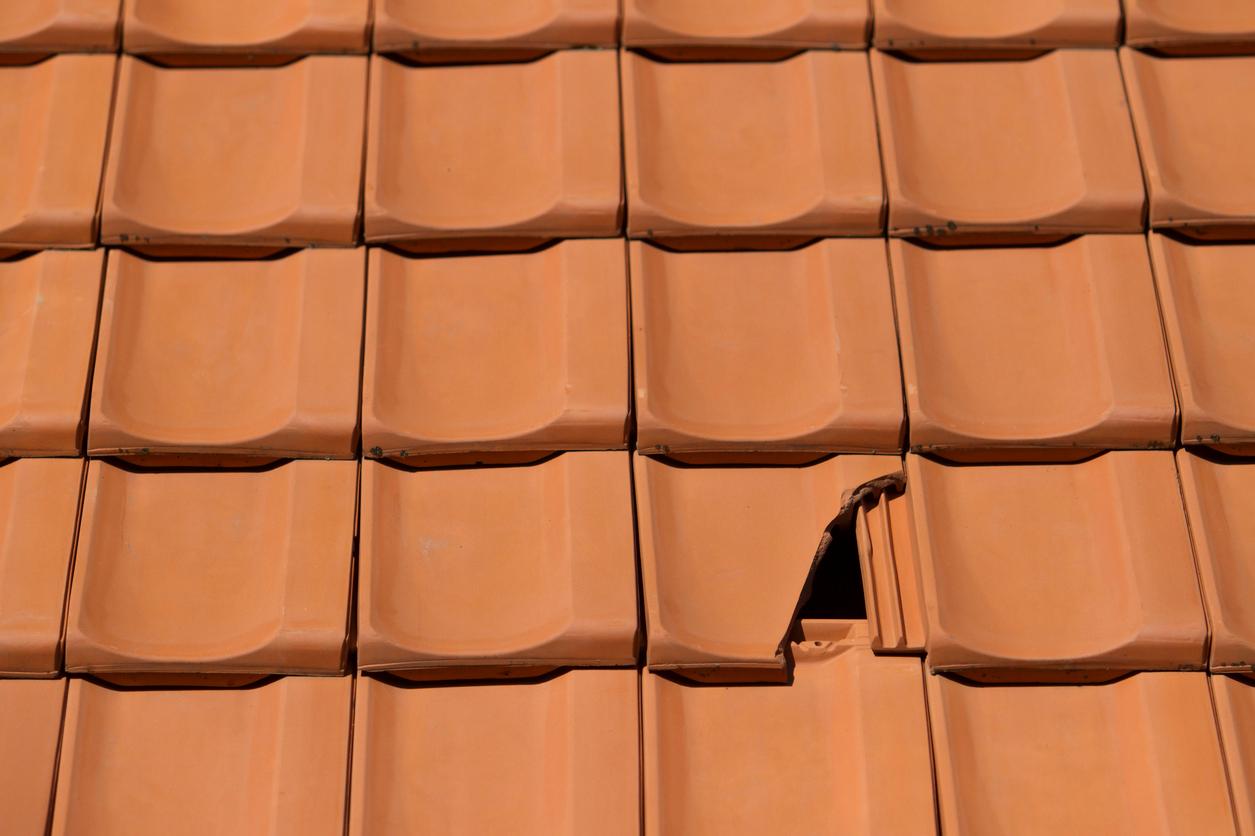  DIY Reparaturen Dachziegel ersetzen: ein Loch im Dach kann fatale Folgen haben