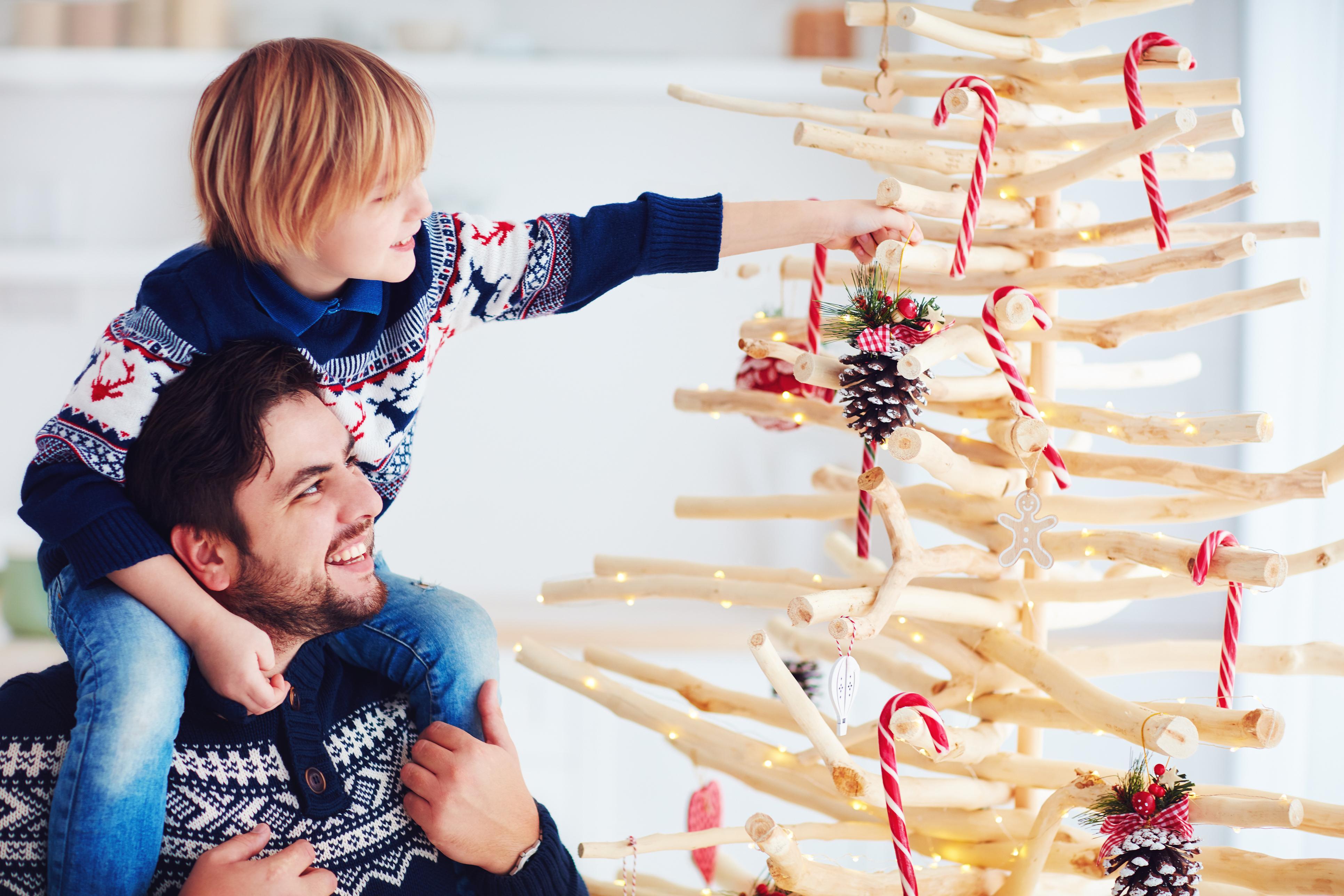 Mit unkonventionellen Alternativen zum Weihnachtsbaum lässt sich das Fest auf eine frische und witzige Art feiern.