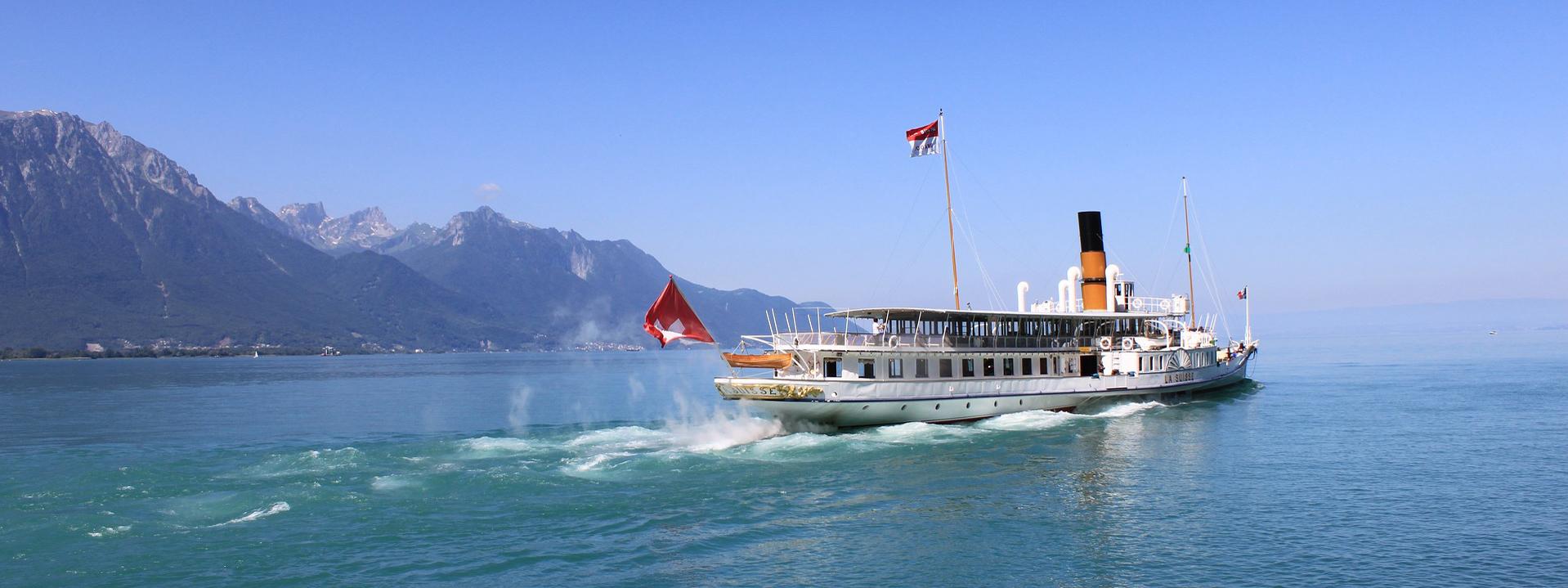 Schiff auf Schweizer See